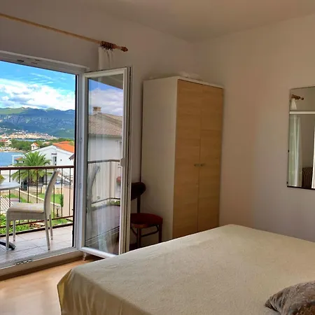 Nevenka By Interhome