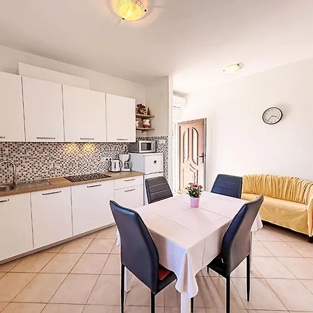 Nevenka By Interhome Apartmán
