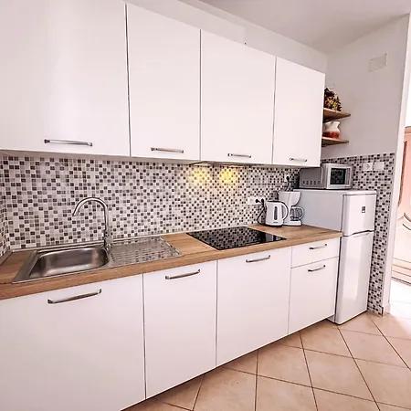 Nevenka By Interhome